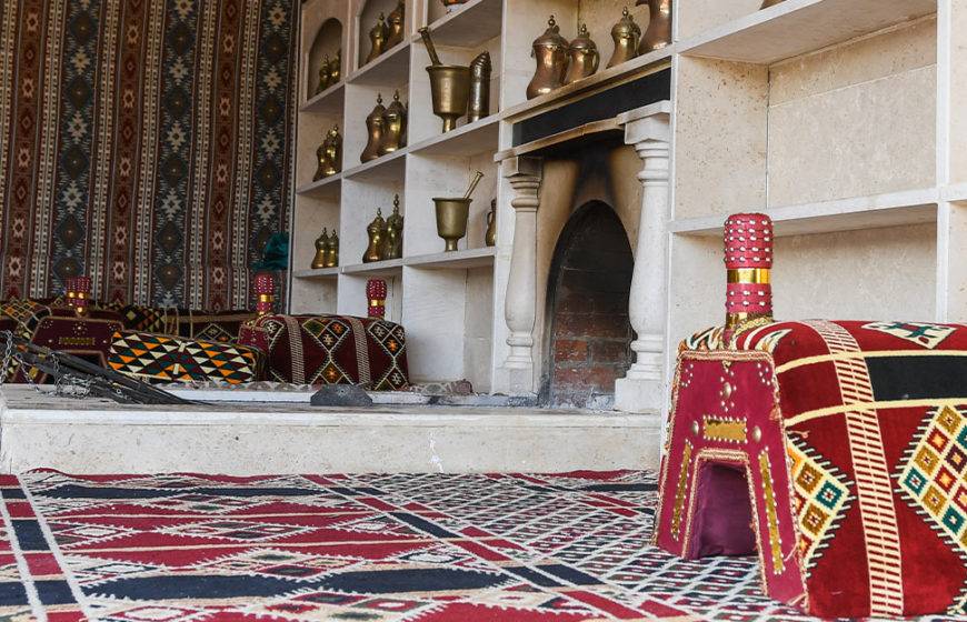 تنفس عبق التاريخ من خلال أجمل تصاميم مجلس تراثي سعودي