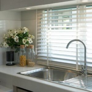 اشكال ستائر مطبخ … أنواعها ونصائح اختيارها