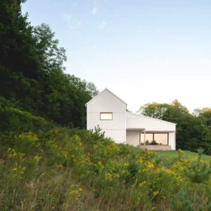 L’Abri creates a magical sustainable family home in Canada