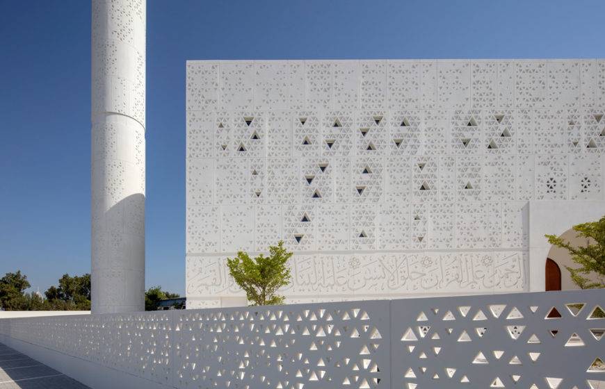 The Mosque of the Late Abdulkhaliq Gargash by Dabbagh Architects is a masterpiece!