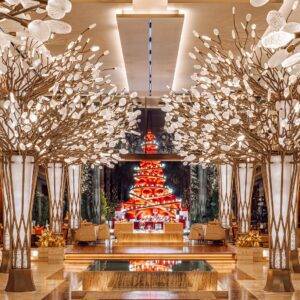 Mandarin Oriental Jumeira and Cartier unveil a spectacular Christmas tree