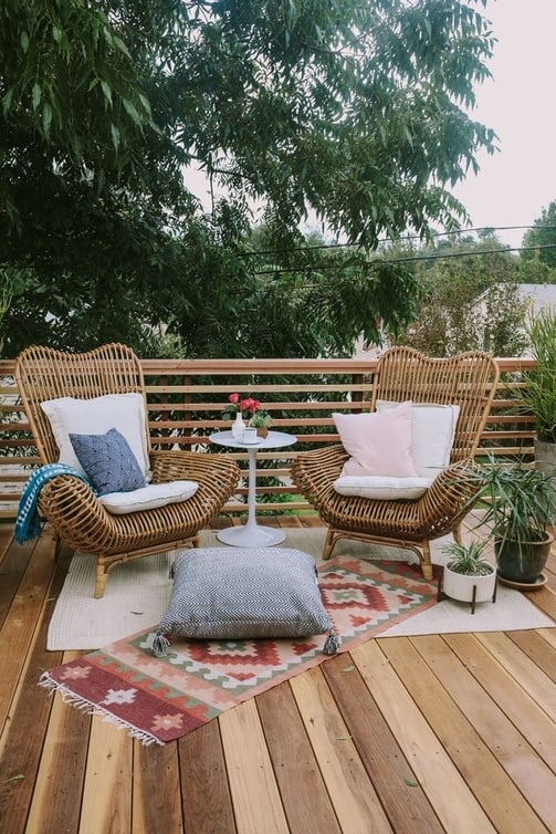 اختيار أثاث مساحة خارجية لحديقة منزلك