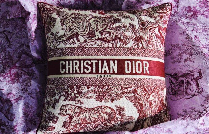 أناقة منزلك باللون البرغندي… Dior Maison Toile de Jouy 