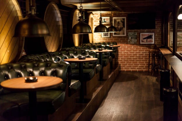 التكنولوجيا في ديكورات المقاهي