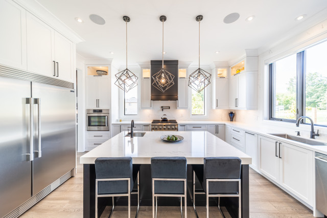 مطابخ تحتوي على جزيرة في المنتصف