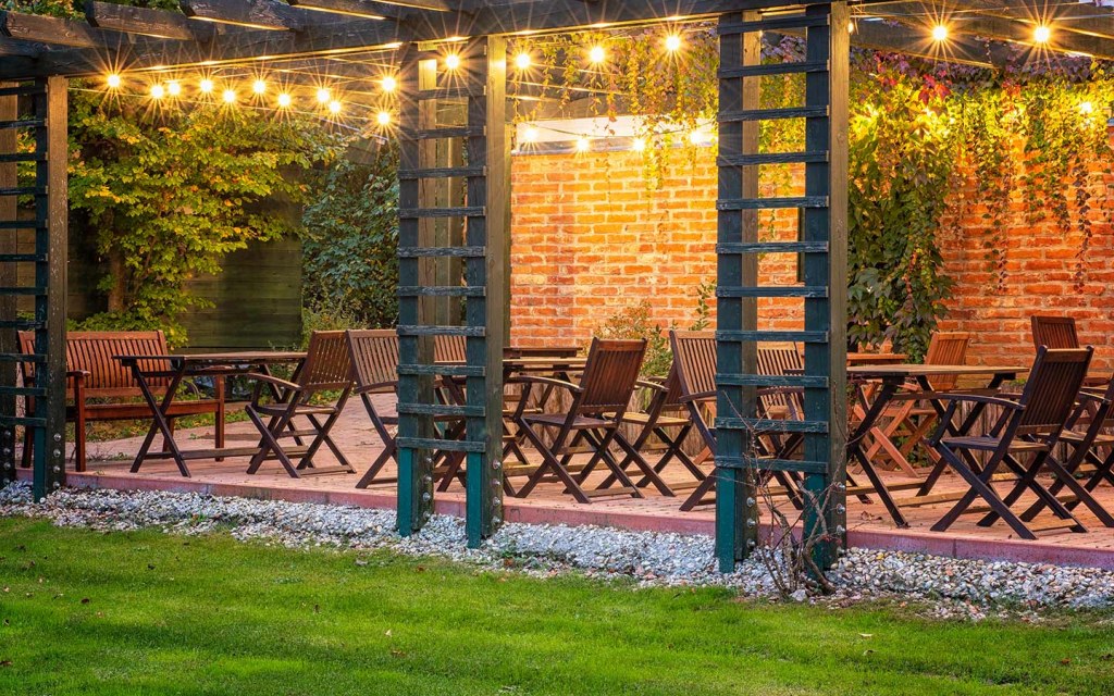 ديكورات الحديقة