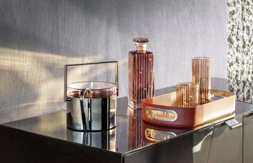 “فندي” FENDI تكشف النقاب عن مجموعة الأكسسوارات المنزلية الجديدة