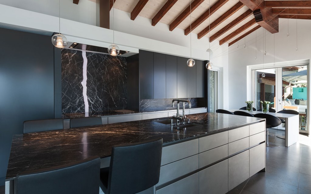 الرخام الأسود في ديكور المنزل